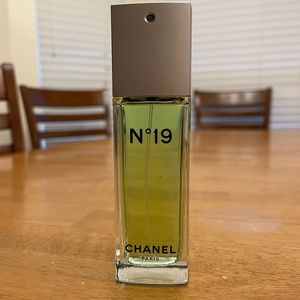 Chanel No. 19 EDT 100 ml/3.4 oz 95% full